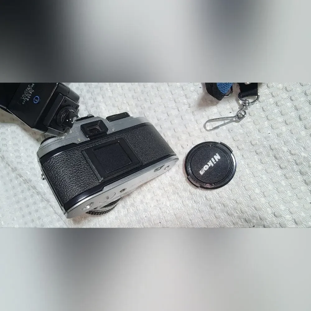 NIKON & VIVITAR EUC CAMERA FG NIKON LIGHT VIVITAR 52mm Zoom COMBO